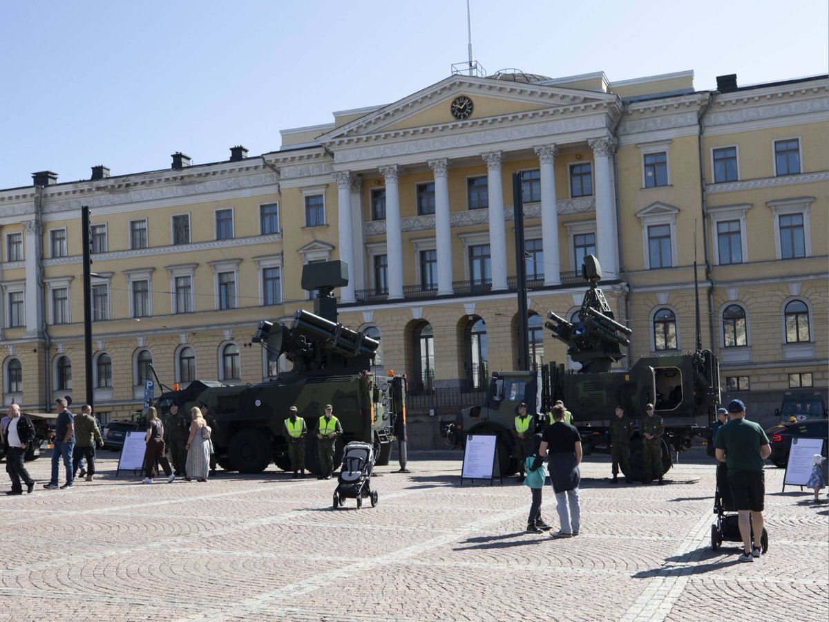 JaakariPR's tweet image. Rovaniemen ilmatorjuntapatteristo oli 1.7.2025 mukana Helsingissä Ilmatorjunta 100 vuotta -tapahtumassa Senaatintorilla.
#jääkäriprikaati #maavoimat #rovitpsto #ilmatorjunta #IT100 #PohjoisenPuolustajat