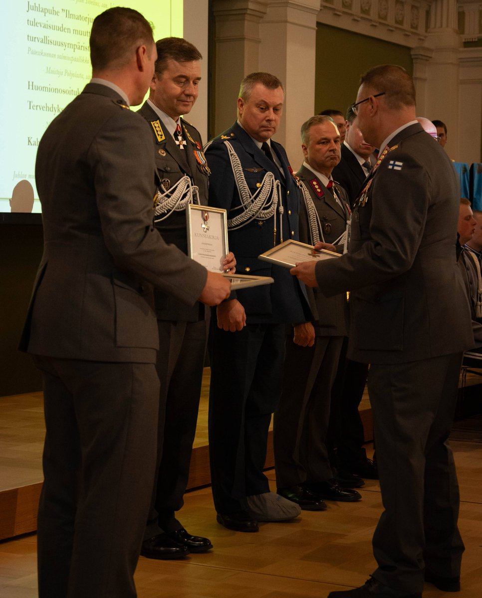 JaakariPR's tweet image. Rovaniemen ilmatorjuntapatteristo oli 1.7.2025 mukana Helsingissä Ilmatorjunta 100 vuotta -tapahtumassa Senaatintorilla.
#jääkäriprikaati #maavoimat #rovitpsto #ilmatorjunta #IT100 #PohjoisenPuolustajat