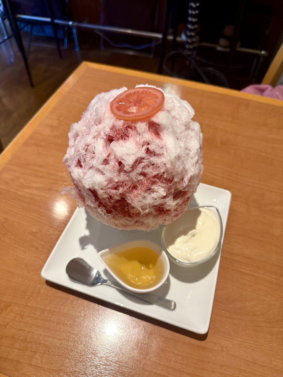 yuri_DitaWhite's tweet image. 🍧ハイビスカスハニー
🫧ホイップTP
マユールさん🍧✨
安定の🌺🍯は暑い日にマスト!
こういうシンプル氷は何回だって食べたくなる😋
ホイップWにするのを忘れたのは痛恨の一撃だった、、、