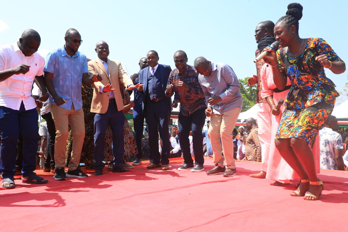 JohnMbadiN's tweet image. Held special engagement with Migori's Suna Elders led by Ker Mzee Riogi Riogi on unity & economic development of the region before joining Mkuro PEFA Faithfuls in Suna West for church activity. Present: Governor Ochilo, area MP Masara, Migori Speaker Rusana & a contingent of MCAs
