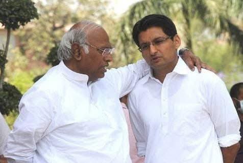 Tarun Tewatia तरुण तेवतिया (@taruntewatia14) on Twitter photo कांग्रेस अध्यक्ष आदरणीय श्री मल्लिकार्जुन खड़गे जी को जन्मदिवस की हार्दिक बधाई एवं शुभकामनाएं।
मैं ईश्वर से आपके अच्छे स्वास्थ्य एवं दीर्घायु होने की कामना करता हूं।
<a href="/kharge/">Mallikarjun Kharge</a> कांग्रेस अध्यक्ष आदरणीय श्री मल्लिकार्जुन खड़गे जी को जन्मदिवस की हार्दिक बधाई एवं शुभकामनाएं।
मैं ईश्वर से आपके अच्छे स्वास्थ्य एवं दीर्घायु होने की कामना करता हूं।
<a href="/kharge/">Mallikarjun Kharge</a>