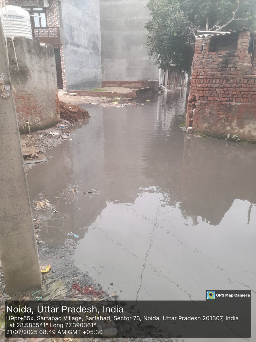 SourabhYaduva20's tweet image. गांव सरफाबाद का ये रोड 4 महीने से पानी से लबालब है लेकिन कोई भी कार्यवाही नहीं है क्योंकि सरफाबाद गांव में केवल शिकायत करने पर ही काम होता है @InduPrakashPCS @PankajSinghBJP @dr_maheshsharma @CeoNoida @noidakhabar @noida_authority @BKU_LOKSHAKTI @CMOfficeUP @dmgbnagar @push2500