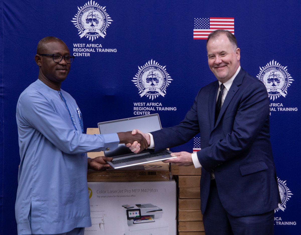 USEmbassyGhana's tweet image. We are at our strongest together. Last week, our Chargé d’Affaires, a.i. Rolf A. Olson joined Ghana’s National Intelligence Bureau – Counterterrorism Directorate General Charles A. Kipo to celebrate the graduation of 35 officers from an intensive six-week counterterrorism…