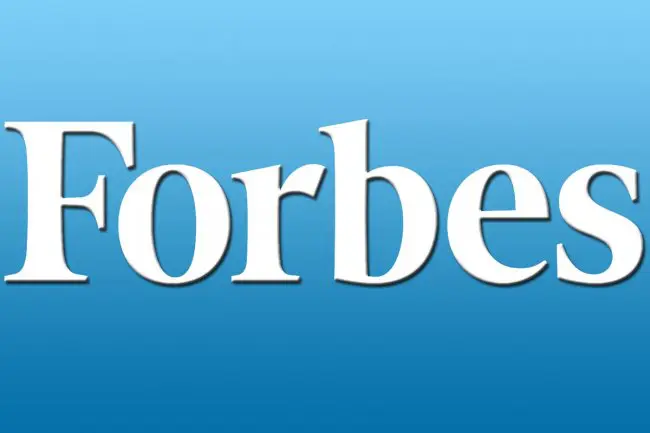 cha0slag's tweet photo. Forbes marks its 100th anniversary by revealing the world's top 100 greatest business minds, spotlighting innovators like Bezos, Arnault, Benioff, Eisner, and more!  https://t.co/NXNmfBEG00 https://t.co/BjirksY4Le