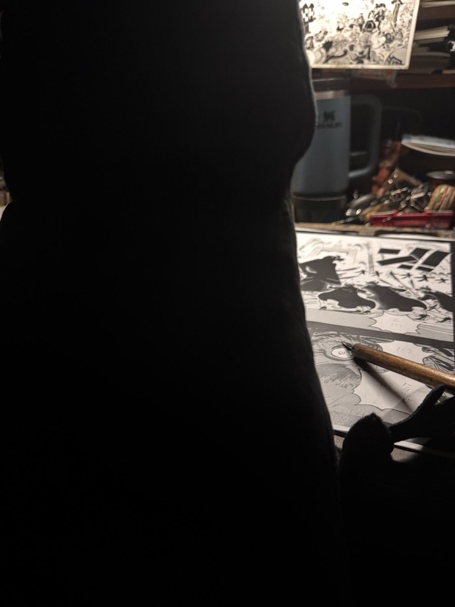 اودا نزل صورة جديدة لايمو بنفس المكتب وهي بتكتب فصل موت هارلد