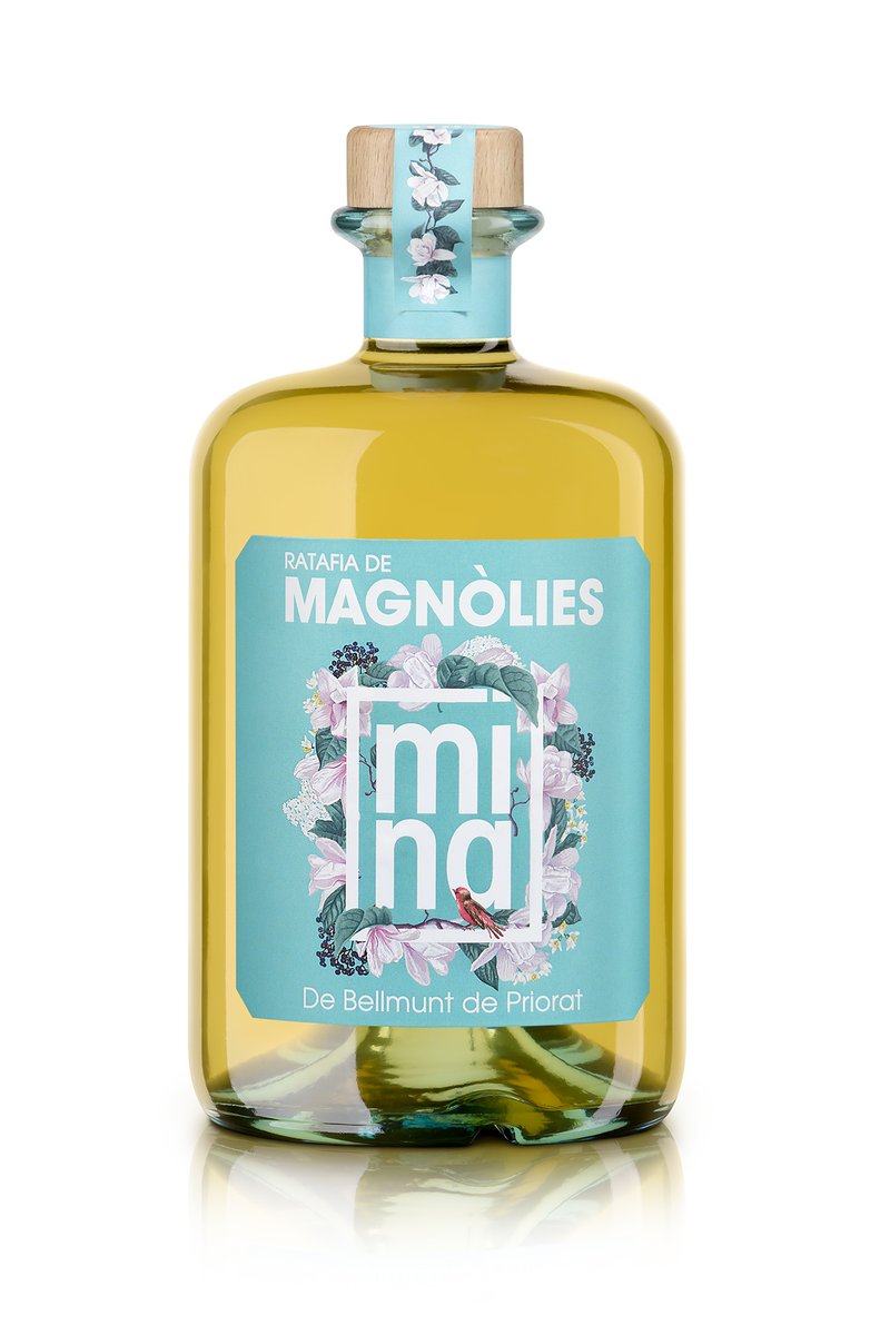 Ratafia MINA, la primera #ratafia del Priorat elaborada con pétalos de magnolia recolectados a mano en Bellmunt del Priorat. Una receta ancestral transmitida oralmente entre tres vecinas del pueblo que #PrioratLab ha preservado y recuperado.