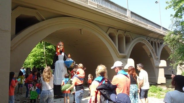 El Pont de l’Aigua no només uneix Sarrià de Ter i el Pont Major, també dona vida a una altra manera de gaudir del nostre entorn d’una manera més pausada i tranquil·la que ens permet redescobrir els marges del riu des de la vora...
buff.ly/SaJEMUT
