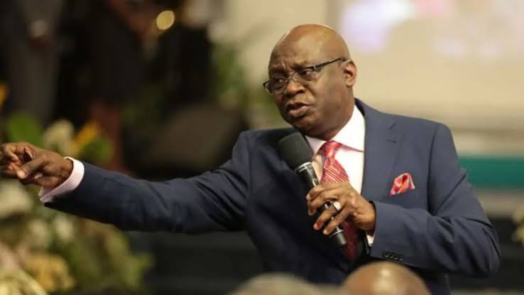 PrimeReportersn's tweet image. Awujale Was the Godfather of APC – Tunde Bakare Reveals
Pastor Tunde Bakare has credited the late Awujale of Ijebuland, Oba Sikiru Adetona, with playing a decisive role in the birth of the All Progressives Congress (APC). Speaking at the Global Community Citadel Church, Bakare…