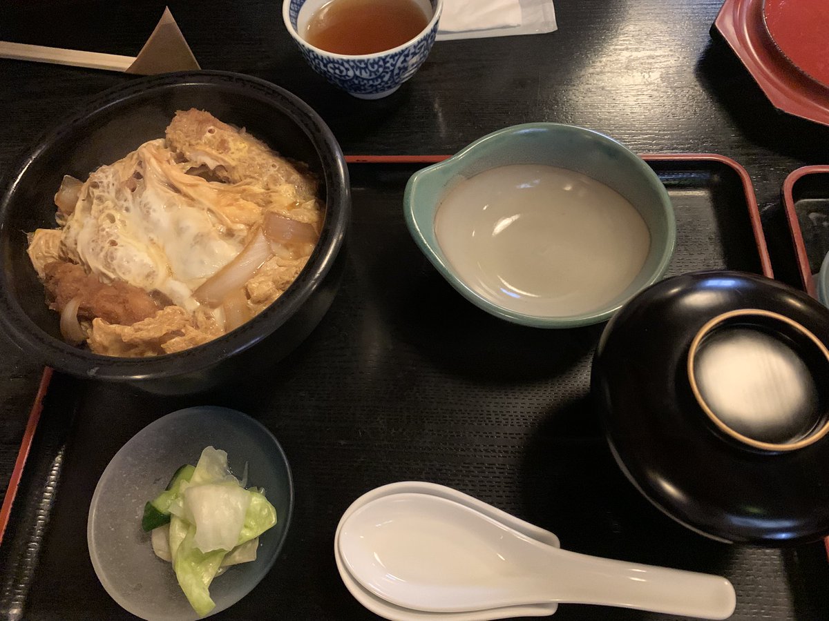 inuni222's tweet photo. 素晴らしい雰囲気の中
贅沢なひと時を過ごさせて
頂きました☺️

ご馳走様でした🦆

#藪半　#雲丹とじ　#合鴨せいろ
#かつ丼 https://t.co/1bIAh1IeUy