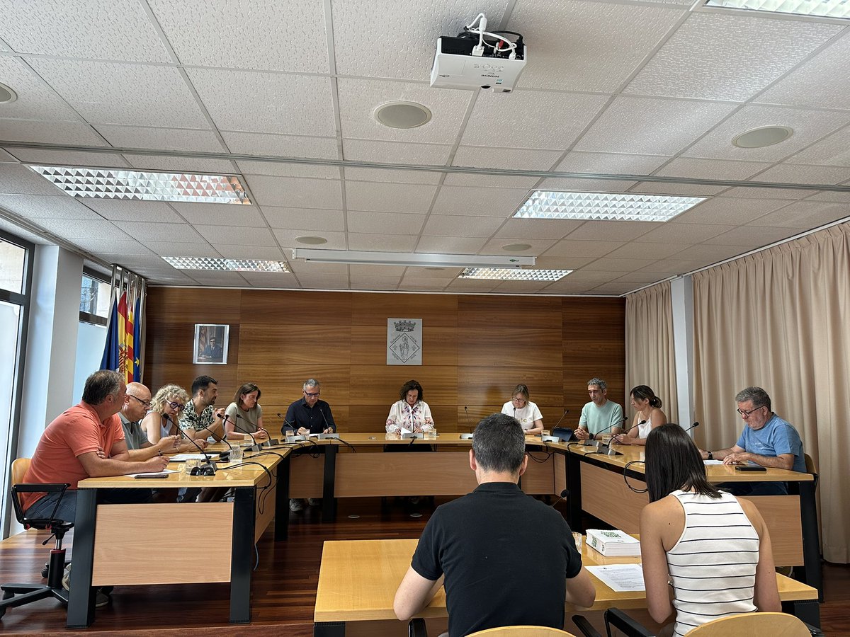 Comença el Ple Municipal Extraordinari de l’Ajuntament de Tremp del mes de juliol de 2025.

➡️ El podeu seguir en directe a: youtube.com/live/hgBRuQl7r…