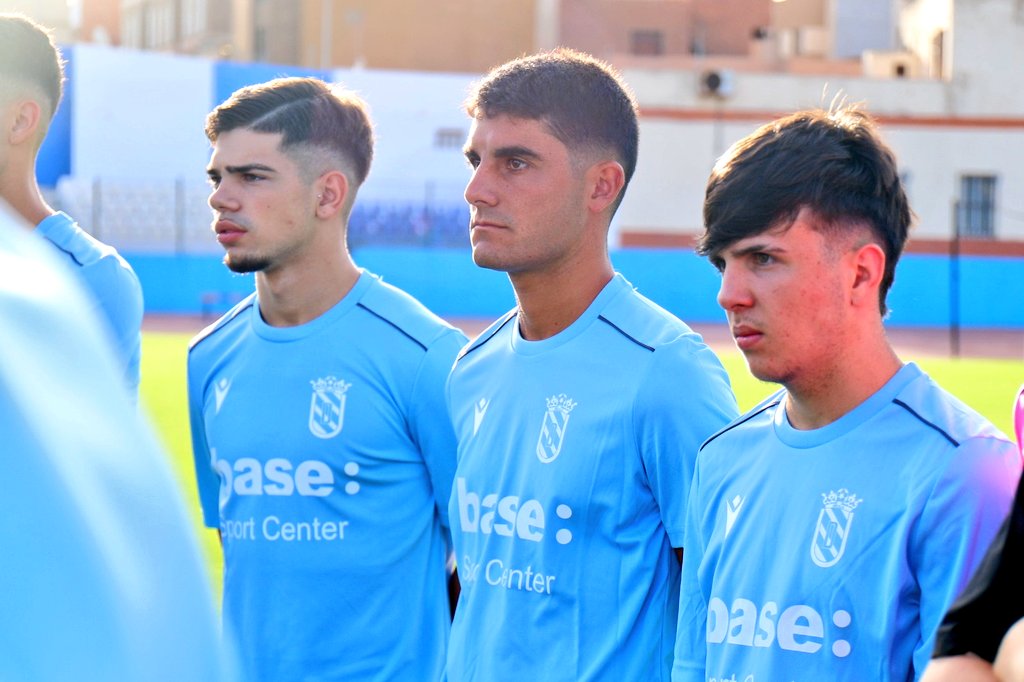 canteraudm's tweet photo. 𝐏𝐑𝐈𝐌𝐄𝐑 𝐃𝐈𝐀 🆕

🆕@PepeArredondoA y @rafaocdd dieron la bienvenida a nuestro #UDM3RFEF en su primer día en la oficina. 

👉🏼 ¡Vamos ahora a por el entrenamiento!💙

#Recuperar #TerceraFederacion #HacemosCantera https://t.co/N6xzf74hE0