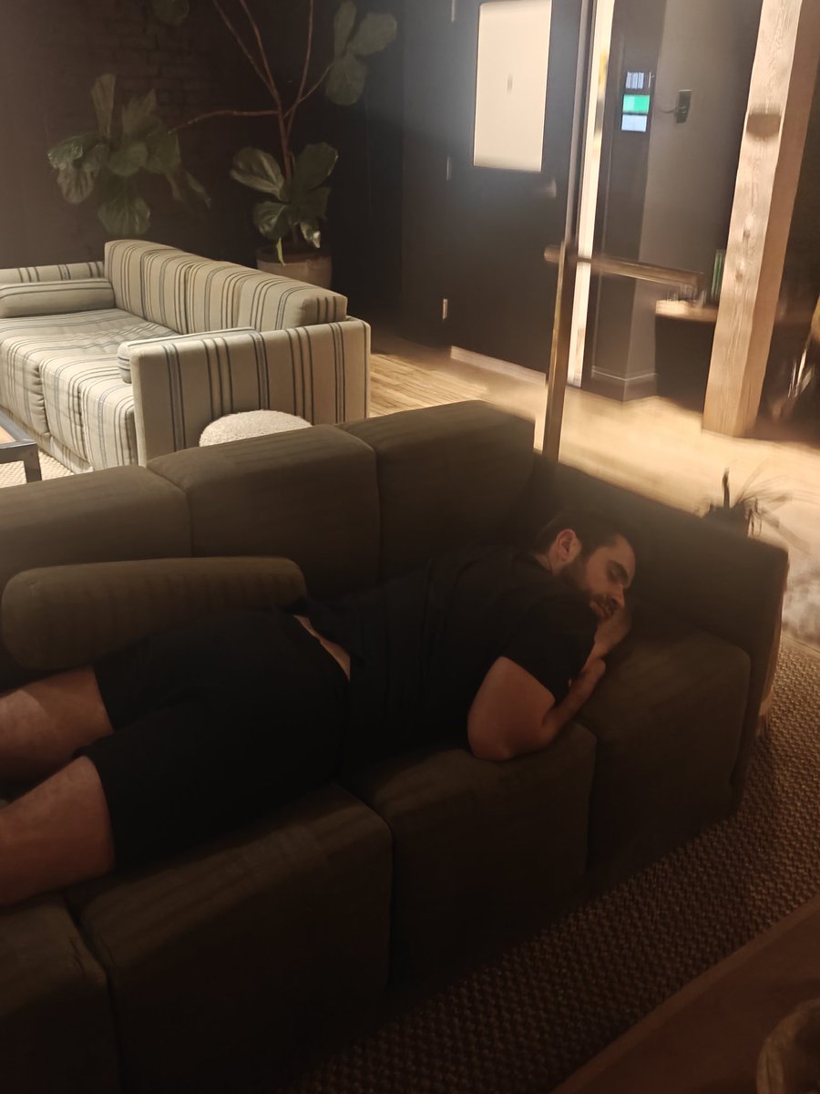 kanlanc's tweet image. It’s 3AM. Just squashed a bug that would’ve tanked tomorrow’s demo.
If your CEO’s not in the trenches with you at hours like this, when the mission’s on the line - you’re not gonna make it.
Startups aren’t 9–5. They’re do-or-die.
#buildinpublic #startuplife #ngmi #foundergrind…