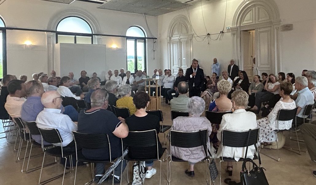 .<a href="/xavierbertrand/">Xavier Bertrand</a> &amp; <a href="/BDeflesselles/">Bernard Deflesselles</a> étaient samedi à Sorgues à l’invitation de Thierry Lagneau pour une réunion publique. <a href="/NousFrance_fr/">Nous France</a> continue d’être au travail pour bâtir un projet pour la France avec deux mots d’ordre : courage et bon sens. C’est ce qu’attendent les Français !