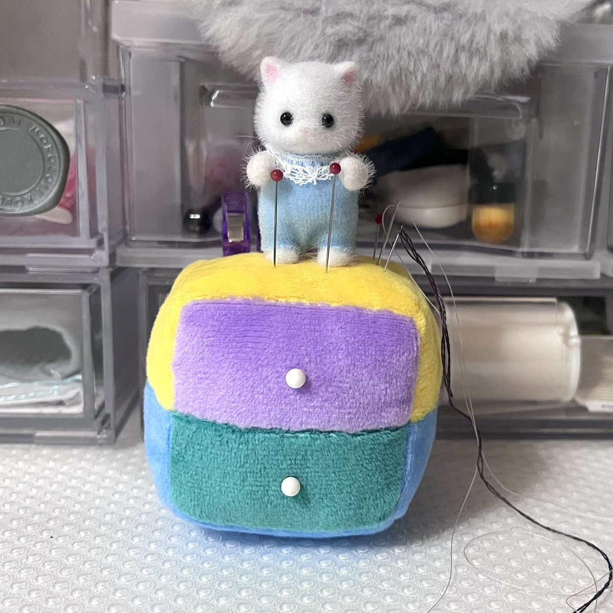 mimmm97's tweet image. 引き出しの開かないピンクッションと操縦ネコ