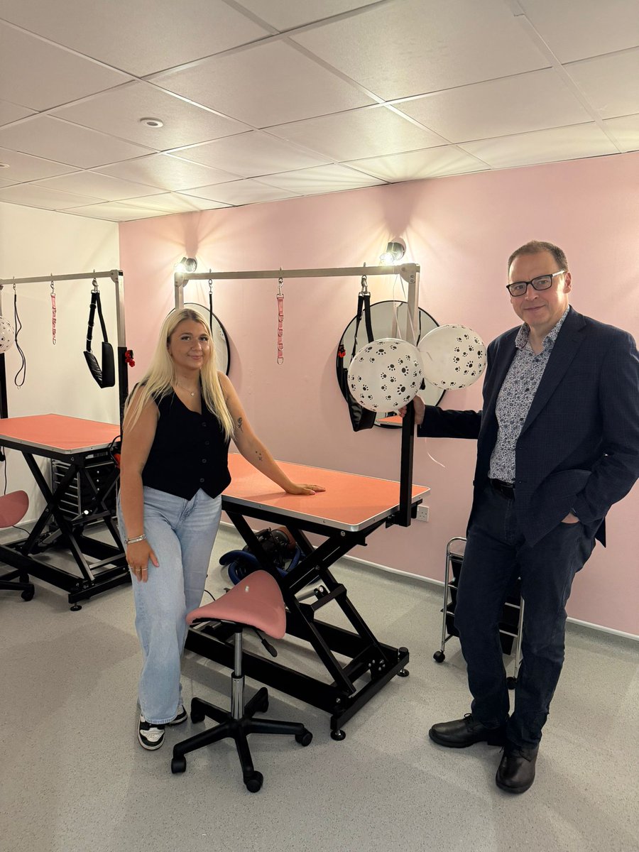 DrScottArthurMP's tweet image. I was proud to be at the opening of Groomingdales Dog Salon & Spa yesterday. Rachel has put so much effort in to setting up her business, and I could see she has the full love and support of her family.
I always admire people who set up their own business, and Rachel isโฆ