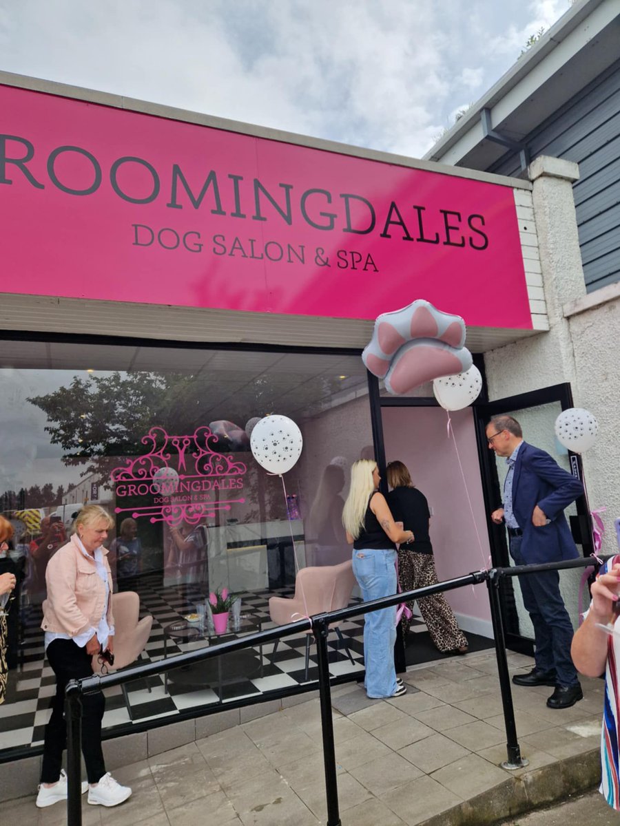 DrScottArthurMP's tweet image. I was proud to be at the opening of Groomingdales Dog Salon & Spa yesterday. Rachel has put so much effort in to setting up her business, and I could see she has the full love and support of her family.
I always admire people who set up their own business, and Rachel isโฆ