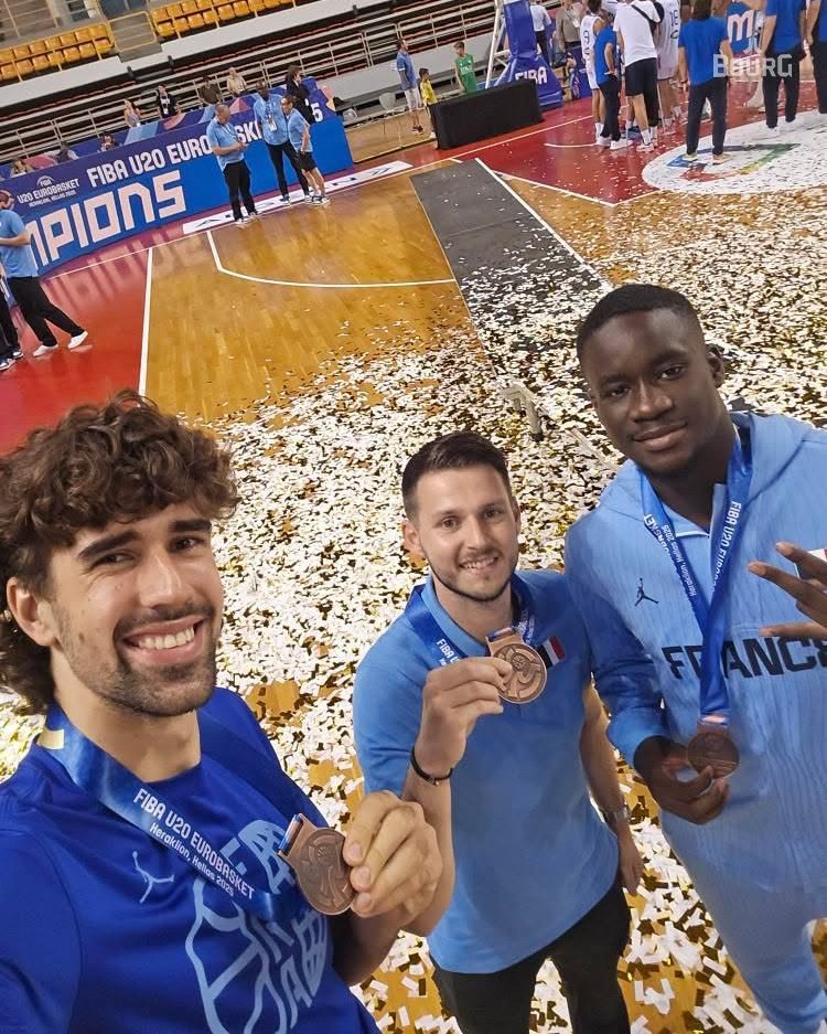 JLBourgBasket's tweet image. Bonne journรฉe ร tous et surtout ร nos mรฉdaillรฉs ๐ฅโ๏ธ