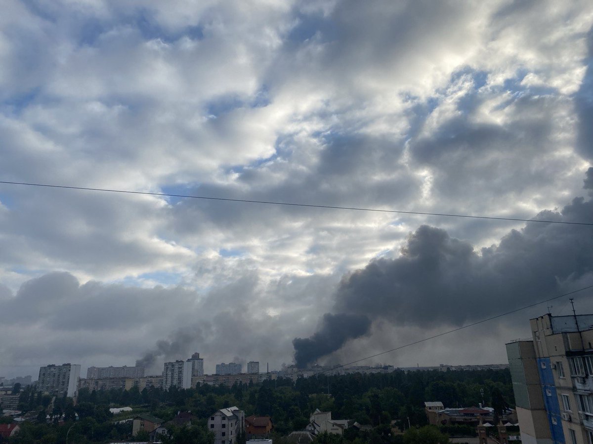 JayinKyiv's tweet image. Trump's "50 days" is now taken by Putin as Carte Blanche for mass murder in Ukraine's cities.
Missiles, drones, all poured onto the civilian population.
Trump's fear of Putin will cost so many loved ones, homes..
Kyiv, this morning.