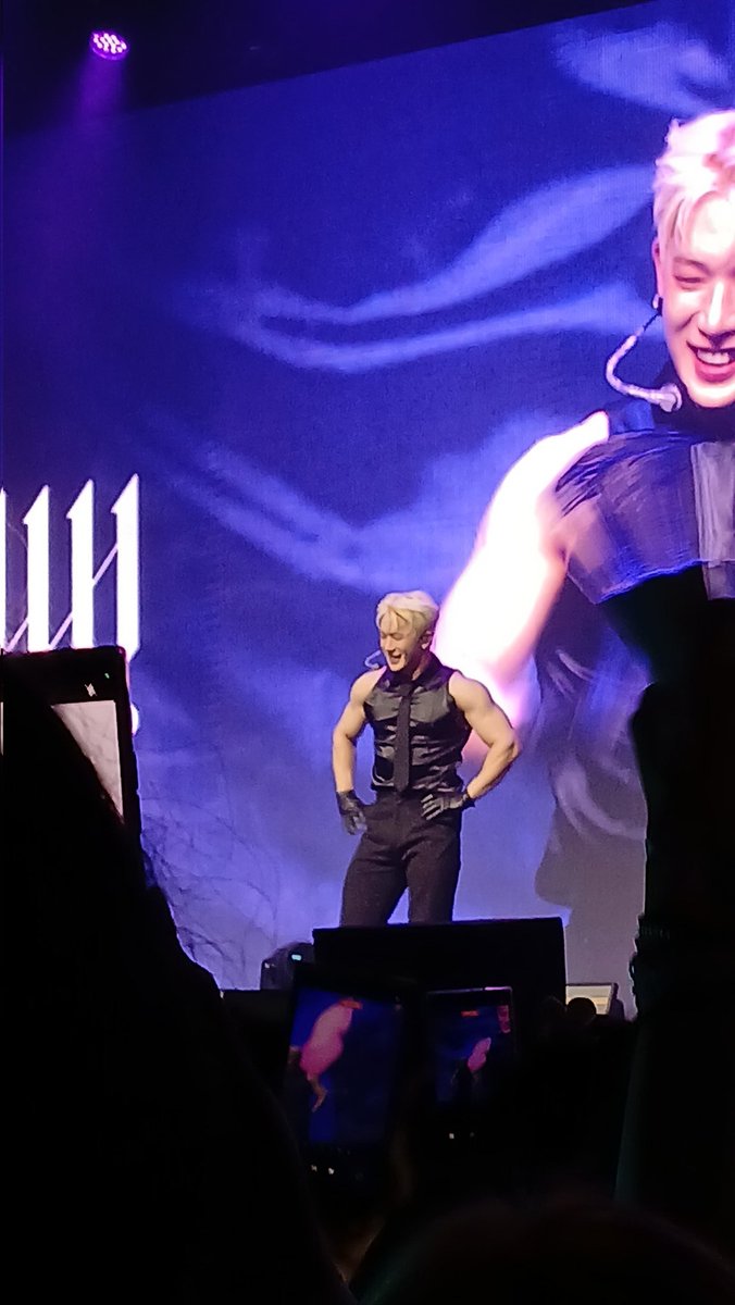 Imdannie_19's tweet photo. Y así fui como cumplí con mi promesa de volver a verlo, lo extrañé mucho estos 6 años que esto aún se me hace irreal agregándole tmb el hi touch. Amo con todo mi corazón a wonho y a dónde él vaya también yo 💙 Gracias wonho por todo 💙🇲🇽 @official__wonho #STAYAWAKE #WONHO https://t.co/CtMDMOel6q