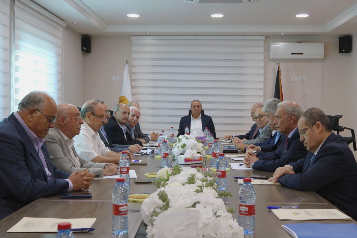 SSinijlawi's tweet image. Here is a picture from Friday's PLO Executive Committee meeting. A perfect portrait of the current Palestinian leadership:
- All 70+
- All men
- All look tired and sleepy (the photo was taken at the beginning of the meeting)
- All well fed and immaculately dressed (as if the PA…