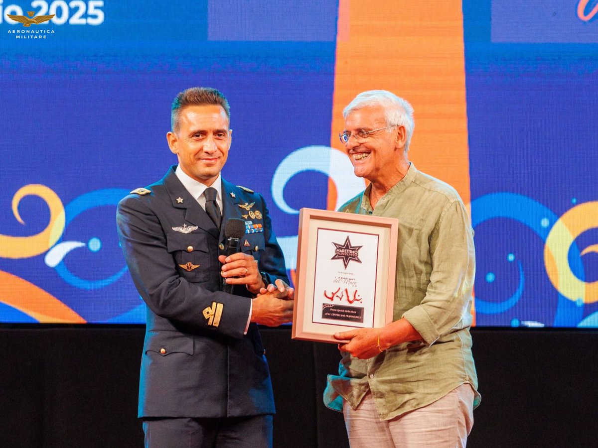 ItalianAirForce's tweet image. 19.07, Marettimo Italian Film Fest: il premio "Stella Maris" all'’82° Centro S.A.R., conferito al Reparto del 15° Stormo dell'#AeronauticaMilitare per aver svolto missioni di soccorso di persone in pericolo e quelle di antincendio boschivo per la tutela del patrimonio naturale