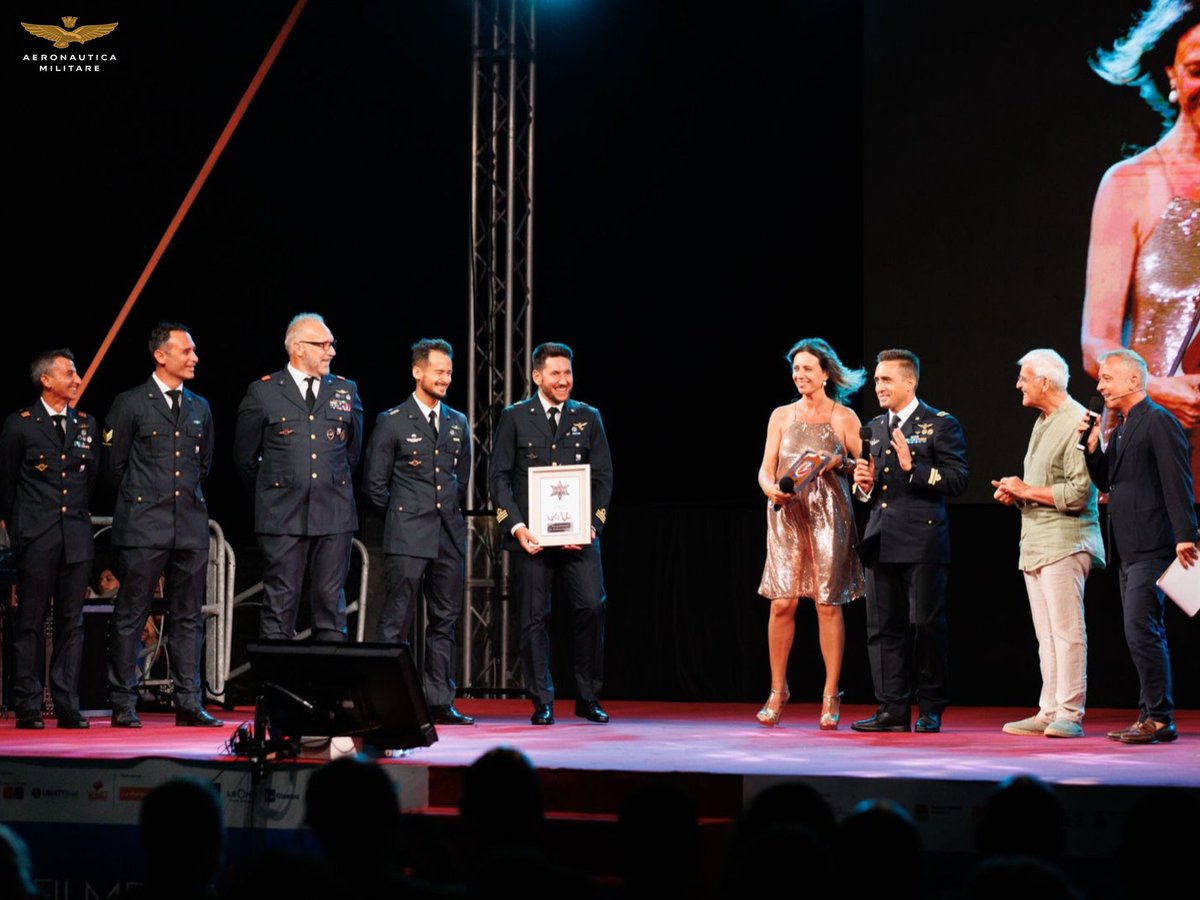 ItalianAirForce's tweet image. 19.07, Marettimo Italian Film Fest: il premio "Stella Maris" all'’82° Centro S.A.R., conferito al Reparto del 15° Stormo dell'#AeronauticaMilitare per aver svolto missioni di soccorso di persone in pericolo e quelle di antincendio boschivo per la tutela del patrimonio naturale