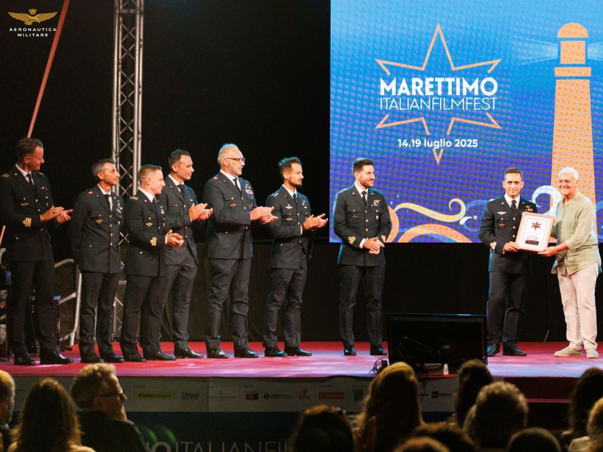 ItalianAirForce's tweet image. 19.07, Marettimo Italian Film Fest: il premio "Stella Maris" all'’82° Centro S.A.R., conferito al Reparto del 15° Stormo dell'#AeronauticaMilitare per aver svolto missioni di soccorso di persone in pericolo e quelle di antincendio boschivo per la tutela del patrimonio naturale