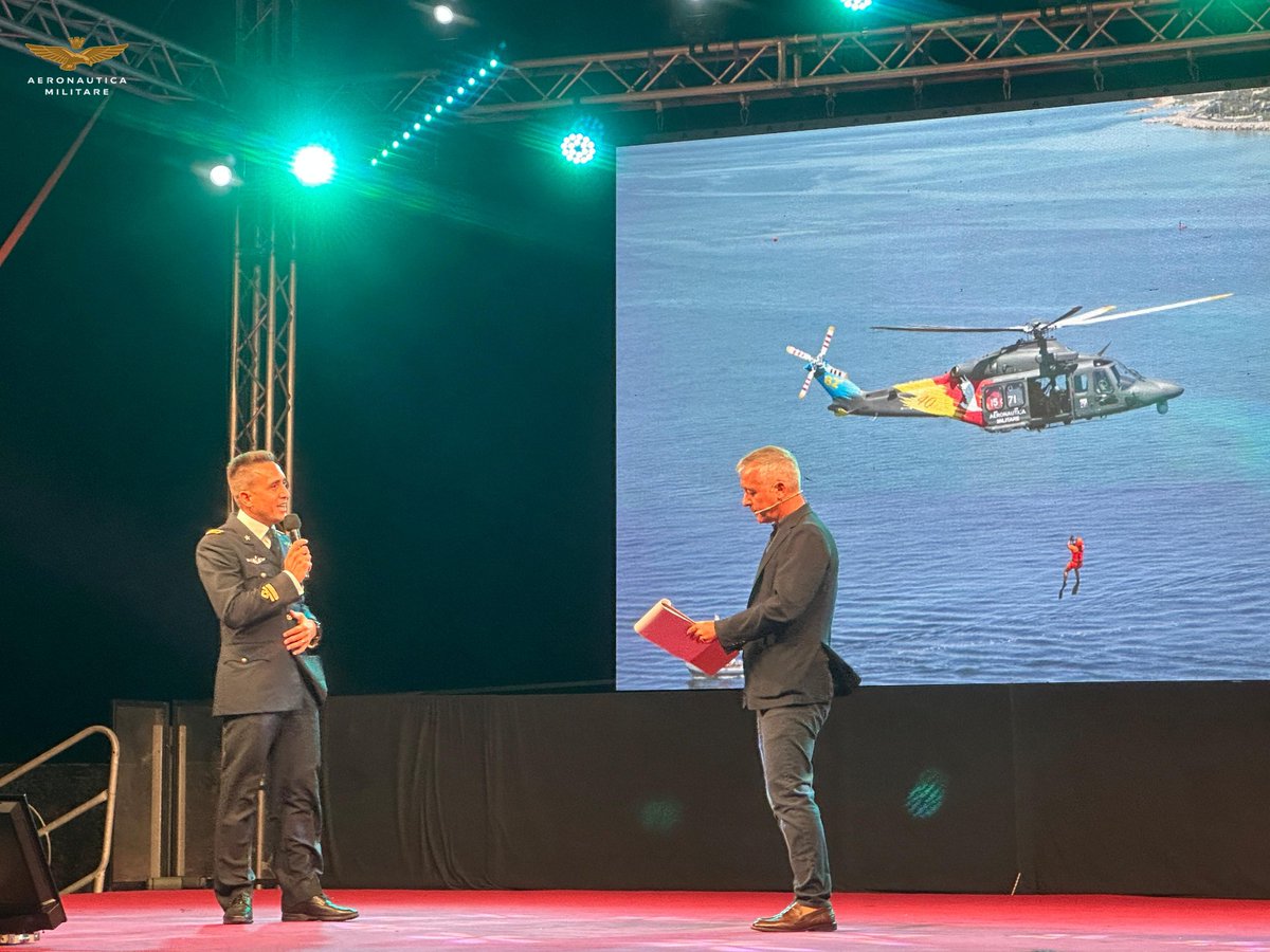 ItalianAirForce's tweet image. 19.07, Marettimo Italian Film Fest: il premio "Stella Maris" all'’82° Centro S.A.R., conferito al Reparto del 15° Stormo dell'#AeronauticaMilitare per aver svolto missioni di soccorso di persone in pericolo e quelle di antincendio boschivo per la tutela del patrimonio naturale