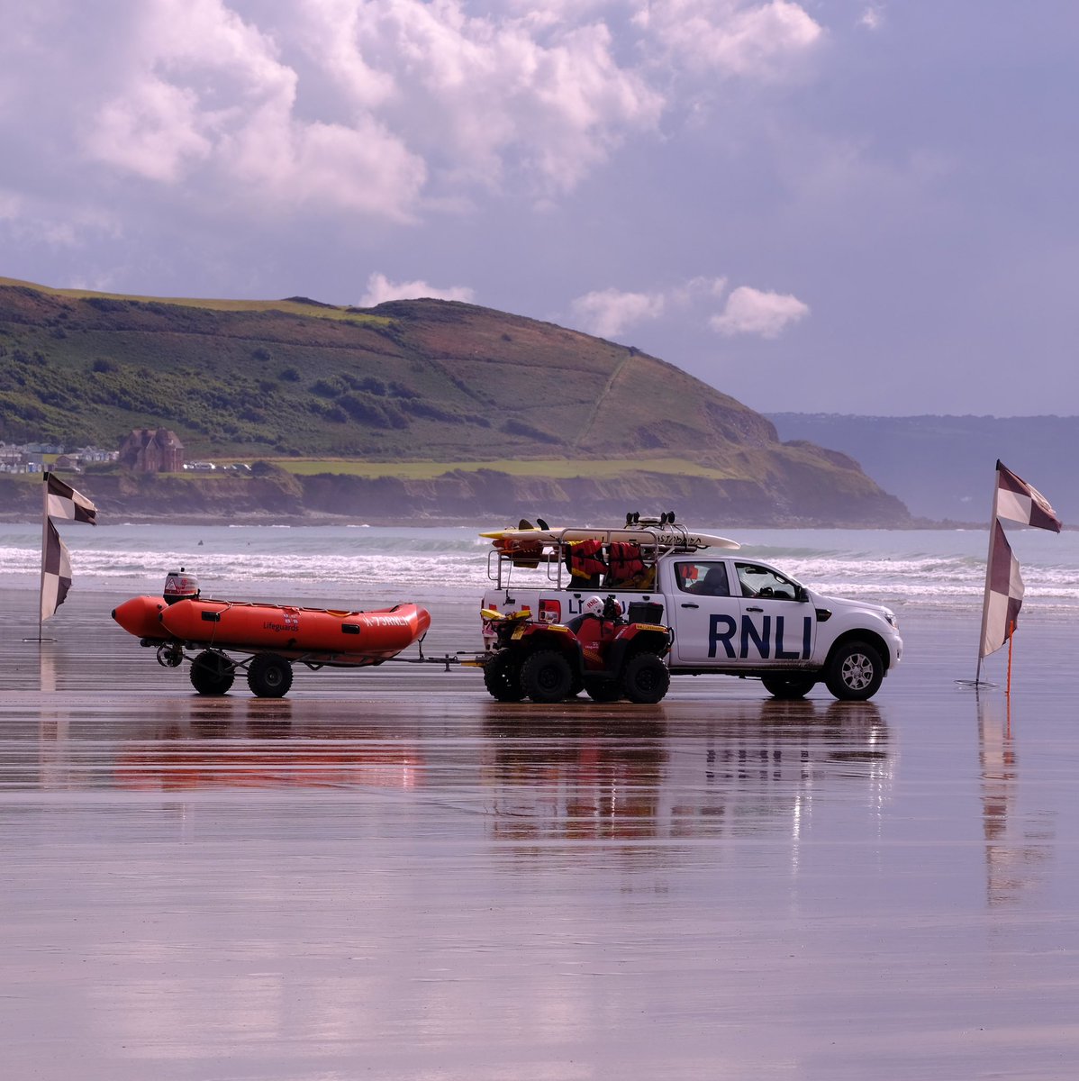 thisdevon's tweet image. Beautiful walk once the rain blew through , great light and feeling warm on the beach #devon #this_devon @northam.burrows @north_devon_rnli_lifeguards