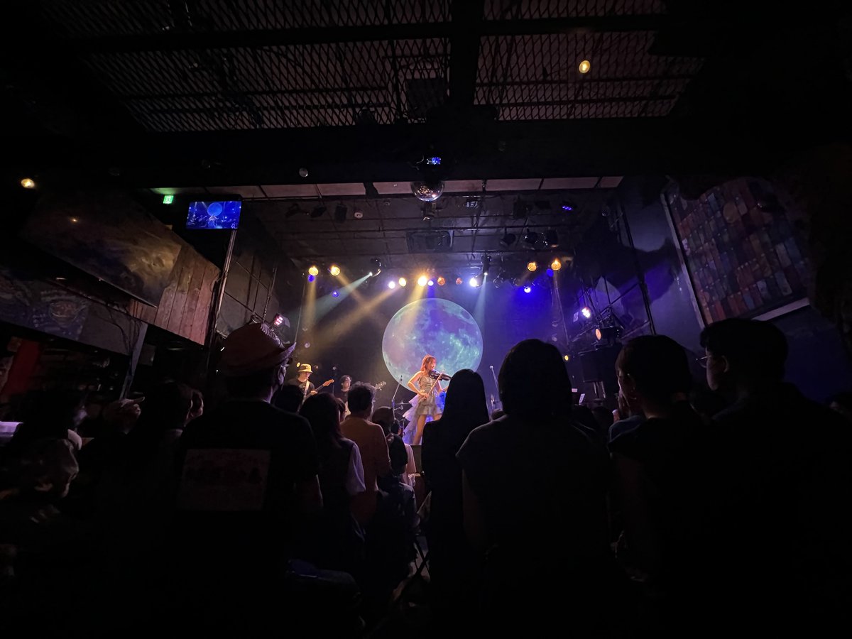 コハクノアカリさんのツーマンライブ「満月の下で逢いましょうVol.6」ありがとうございました🎻

6年ぶりの活動再開おめでとうございます🫧わたくしのステージもスペシャルゲストにシークレットゲストにバンドセットと豪華にお届けしました✨

コラボもありがとうございます🤝

楽しかったね🫶幸