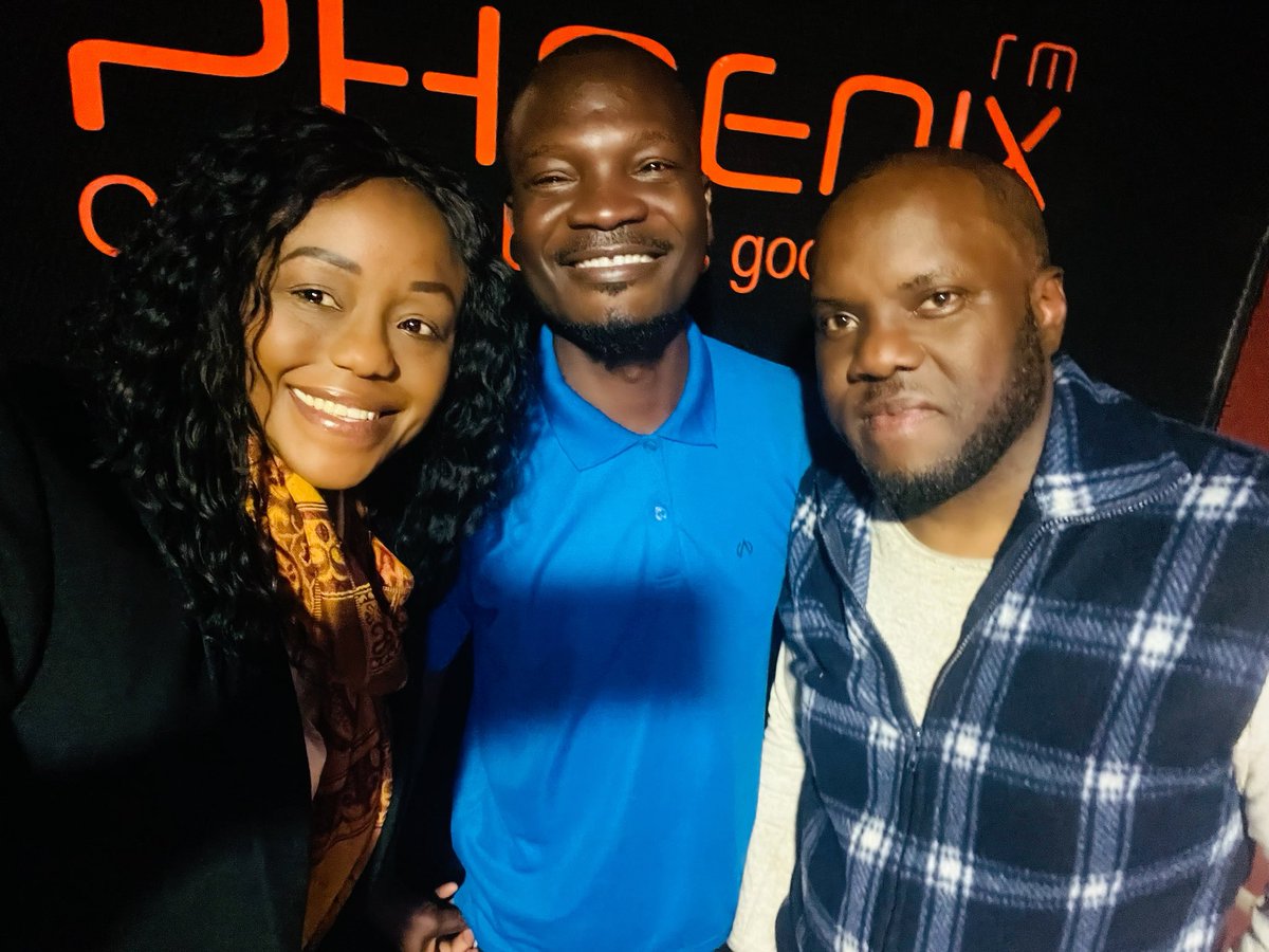 MumbaMwa's tweet photo. #WeLoveZambianMusic 🎶😁
Shoutout to K'millian music for joining us on the #LocalRhythmsCountdown @phoenixfmzambia !
Stream his brand new album"Full Circle " here 👇🏾:
https://t.co/11nxvJT9fv https://t.co/ZkxGEwEjxQ