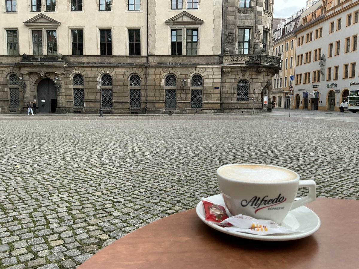 Xưa tui mới ra page, 1 làn sóng chỉ trích dữ dội vì cái ông này đặt tên nửa Tây nửa Ta. Nhóm "thủ cựu bài tân" thuộc hệ bảo thủ luôn nhị nguyên trong nhận thức, trong đó có cả bạn bè thân khuyên tui đổi tên, đặt tên gì đó thuần Việt, tui vẫn kiên quyết