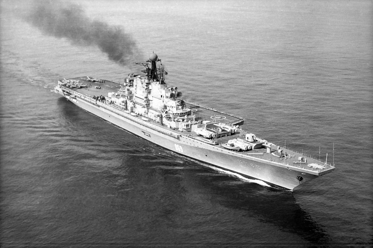 Capt_Navy's tweet image. #SovietNavy #ColdWar On this day, 55 years ago, the first Soviet aircraft carrier, Kiev, was laid down at the Black Sea Shipyard in Nikolaev. The photo shows a commemorative coin issued for this event.