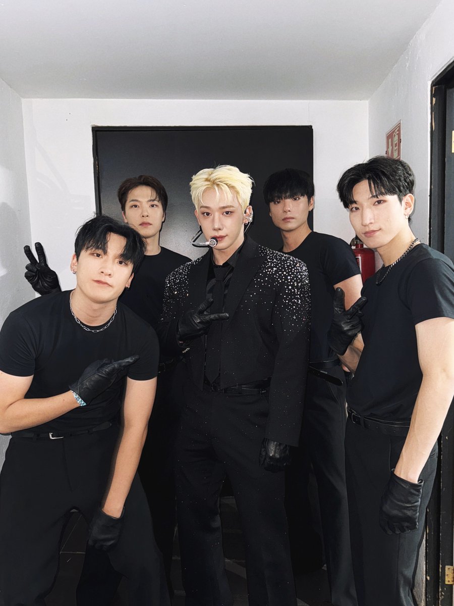 official__wonho's tweet image. ¡WENEEs de CDMX, gracias por hacer brillar el cierre de esta gira por LATAM!
Gracias por estar conmigo hasta el final.
Volveré muy pronto. ¡Espérenme! 🇲🇽
#원호 #WONHO