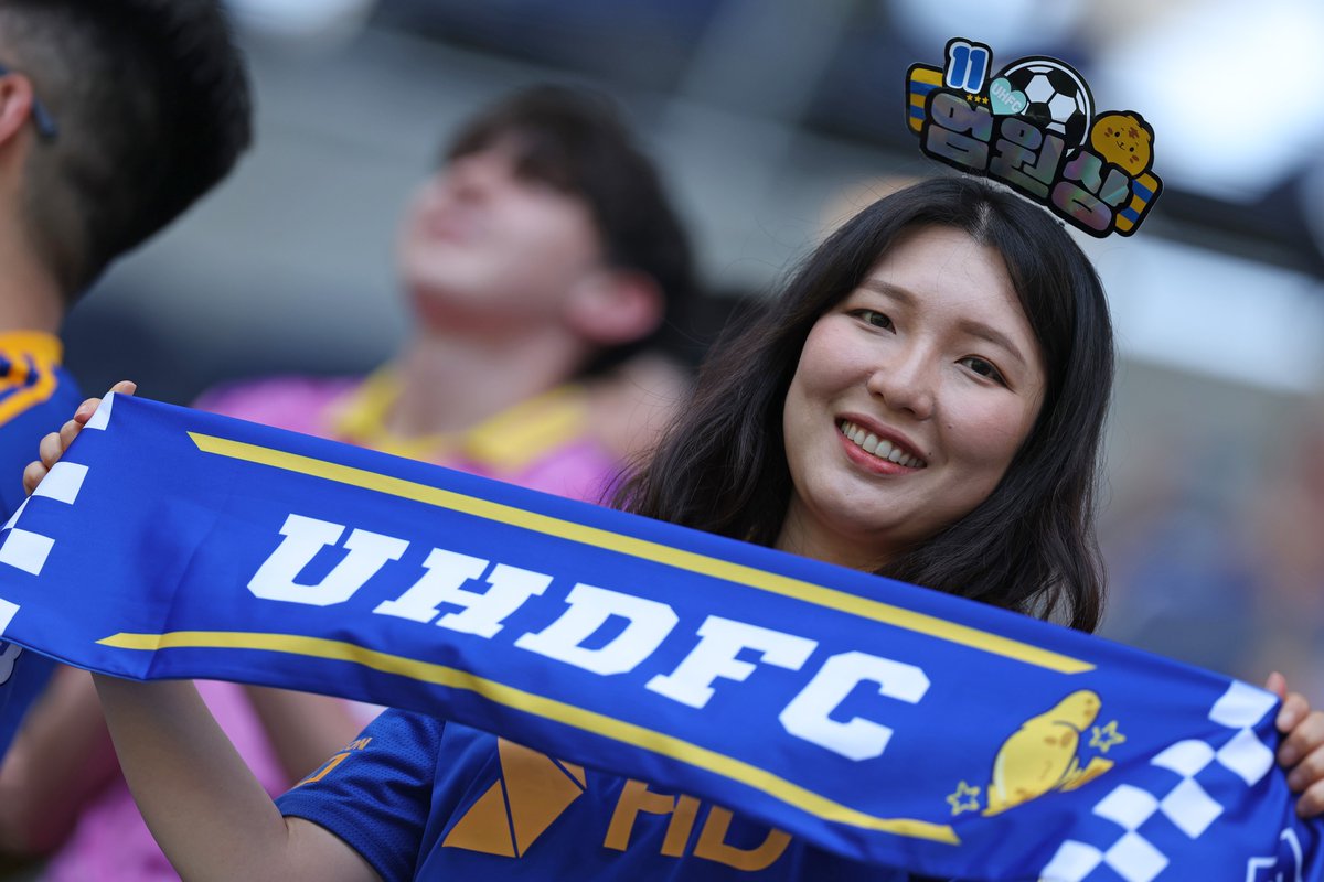 FIFAcom's tweet image. The @theafcdotcom fan support for all four Asian teams at the @FIFACWC 👏
#FootballUnitesTheWorld