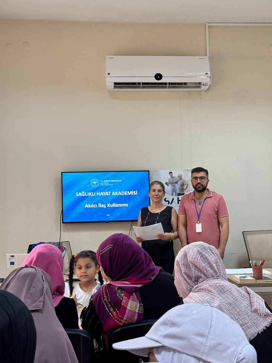 Canik İlçe Sağlık Müdürlüğü Göçmen Sağlığı Merkezinde Sağlıklı Hayat Akademisi kapsamında sağlıklı yaş almayı desteklemek amacıyla göçmen vatandaşlarımıza yönelik görevli personellerimiz tarafından eğitimler düzenlenmiş olup sertifika verilmiştir.
