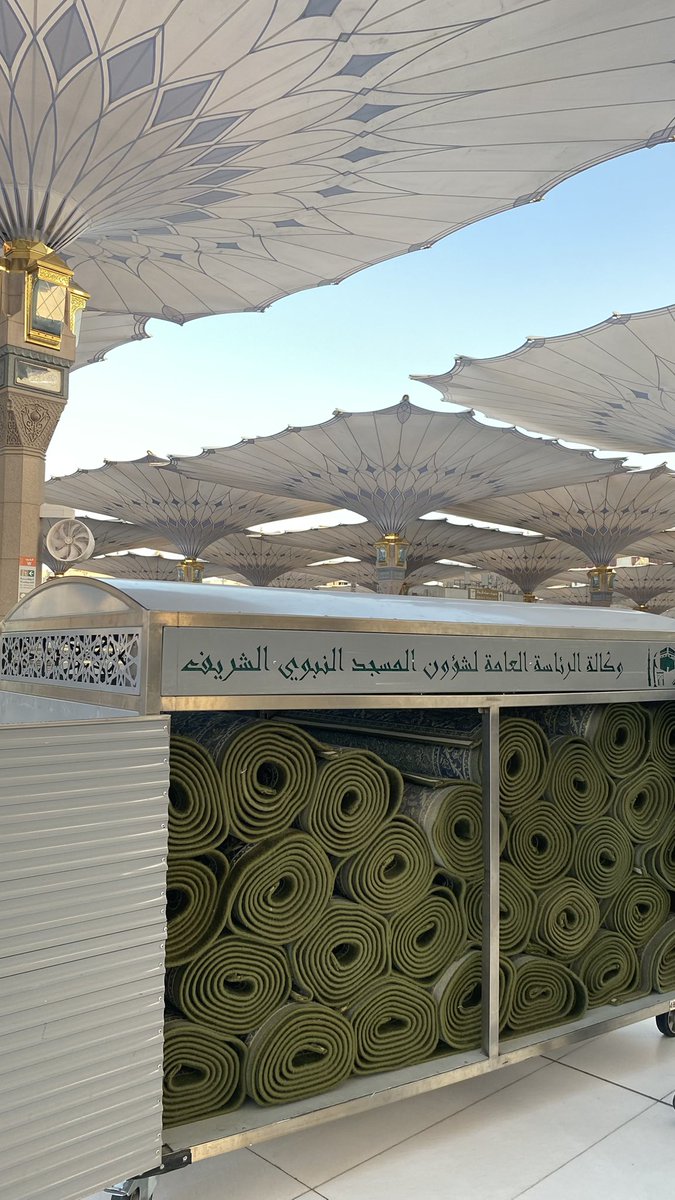 iix_2004's tweet image. «هنيئًا لأهل المدينة المنورة وساكنيها
على النعيم المعجّل :
كلما ضاقت عليهم الأرض بما رحبت
نزلوا للحرم فوجدوا فيه مرتع !
يلقون فيه جبرًا وأنسًا وخيرُ ضماد
لكسورهم وأوجاعهم»