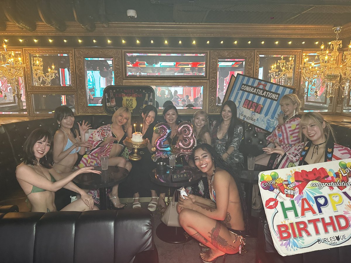 昨夜はお休み頂いて卒業生りさの誕生日パーティーしました🥳
サプライズ大成功✌️
前日に遊びに行くよってストーリーupしてそれ見て足を運んでくれた方、
遠隔🍾でお祝いしてくれた方🥰

暖かい場所や🥹ありがとうございました💐
卒業して何年経っても母校ですね🏫
明日からまた宜しくお願いします🎵