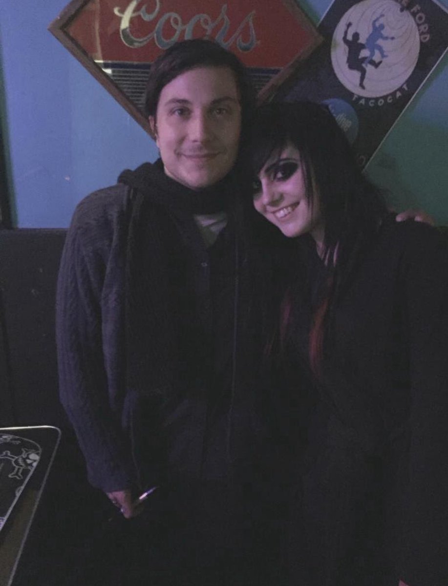 FUNERAIHOME's tweet image. frank my buddy 🤗