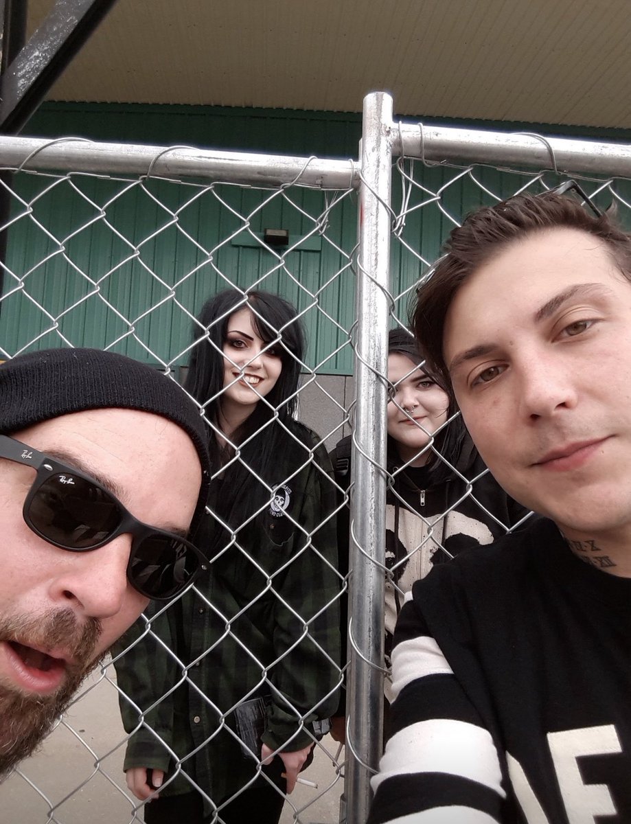 FUNERAIHOME's tweet image. frank my buddy 🤗