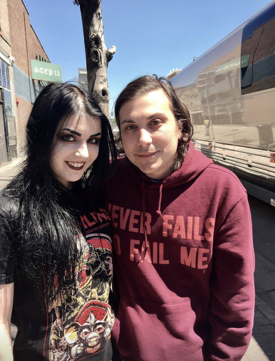 FUNERAIHOME's tweet image. frank my buddy 🤗