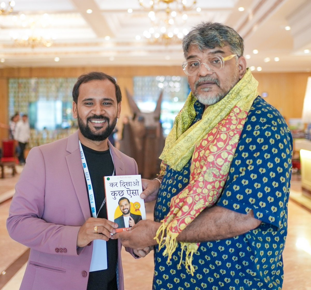 Rjkartik's tweet image. Talk Journalism Jaipur में आज तक के मशहूर पॉडकास्ट Teen Taal Team के @kamleshksingh Sir @kuldeepmishra भाई और @007asifkhan Sir से मिलना हुआ 🎉✨ तीन ताल टीम के साथ जयपुर में जल्द कपशप विद कार्तिक पॉडकास्ट में चर्चा होगी ऐसा आश्वासन मिला है :)