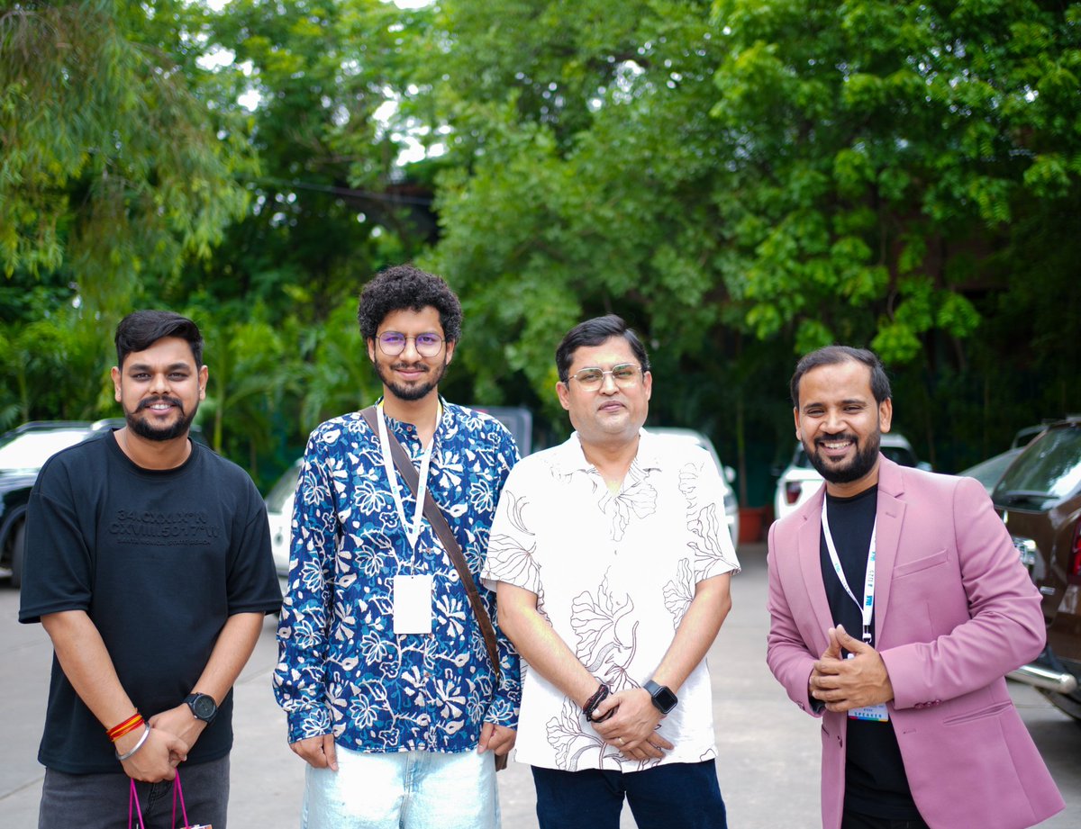 Rjkartik's tweet image. Talk Journalism Jaipur में आज तक के मशहूर पॉडकास्ट Teen Taal Team के @kamleshksingh Sir @kuldeepmishra भाई और @007asifkhan Sir से मिलना हुआ 🎉✨ तीन ताल टीम के साथ जयपुर में जल्द कपशप विद कार्तिक पॉडकास्ट में चर्चा होगी ऐसा आश्वासन मिला है :)