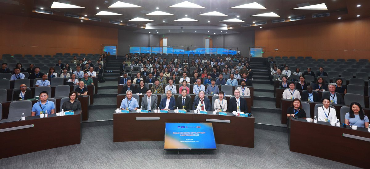 ADBChiefEcon's tweet image. ADB had a successful Asian Economic Development Conference this year, cohosted by @ADBInstitute and the National School of Development at Peking University.

The conference featured around 170 research presentations and 4 keynote speeches on key development issues in Asia and the…