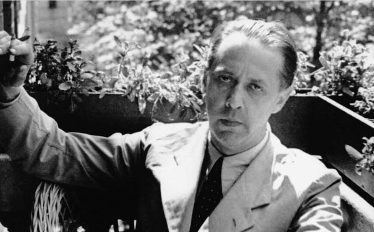 ScempioDelMondo's tweet image. Cosa sa l'uomo della vita? Niente di reale. Viviamo tra figure stereotipate, simili a cartoline illustrate.
Sándor Márai ~ La sorella