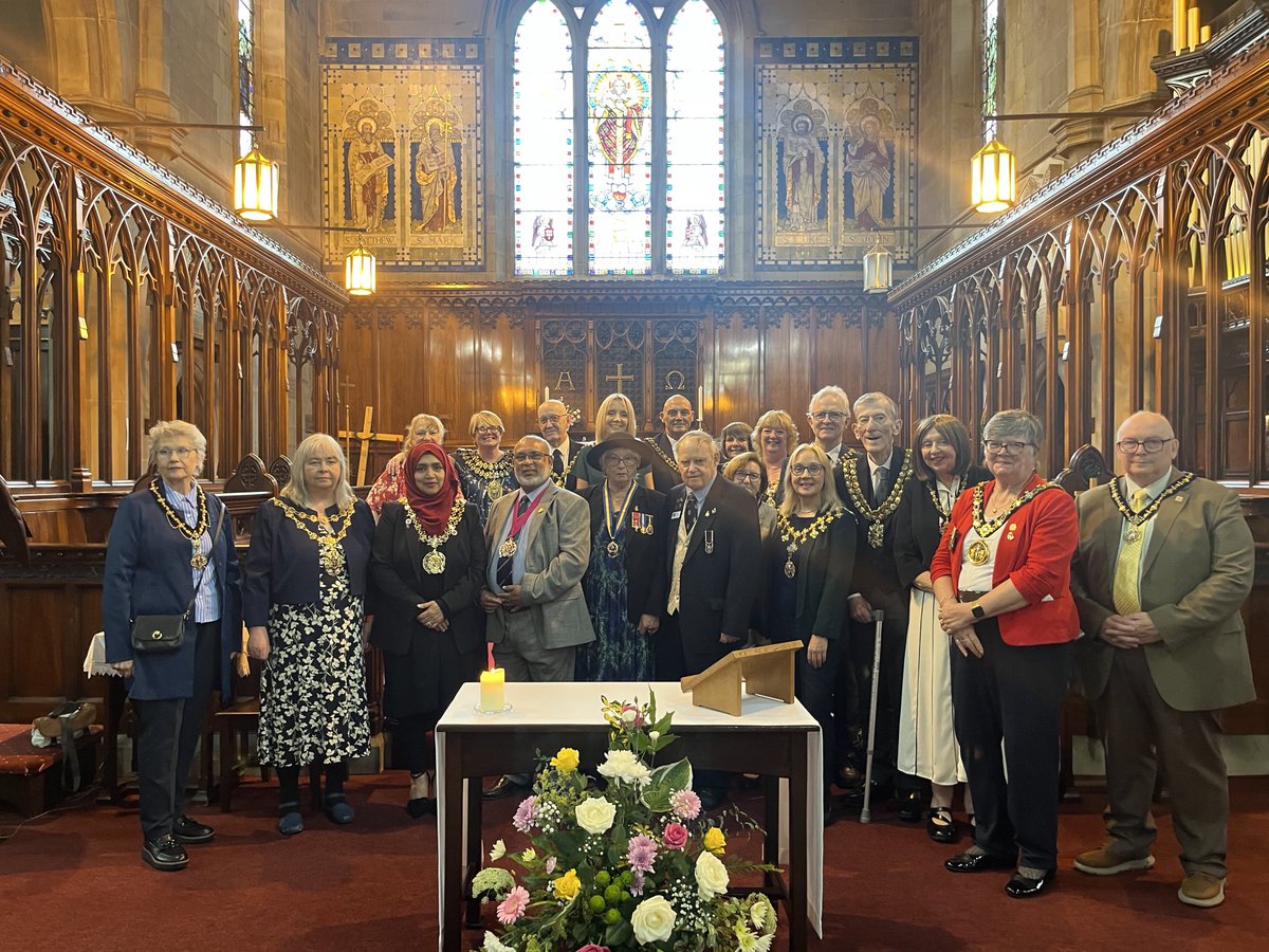 Jane_Brophy's tweet image. We were honoured and privileged to attend the Royal British Legion Annual Church Service at St Georges Church in Tyldesley, along with most of the Greater Manchester Mayors. @PoppyLegion @Carmines62