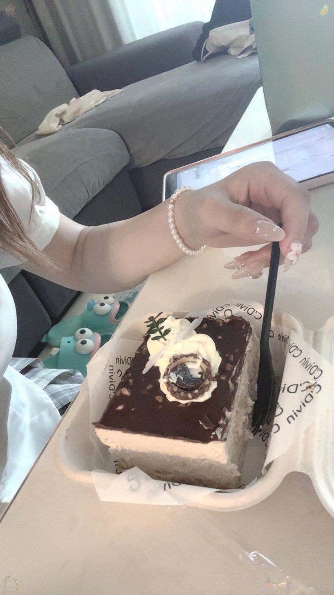 占有欲犯了
你别管我们什么关系
我现在要查你的岗
你在干什么
拍照给我看！！！！