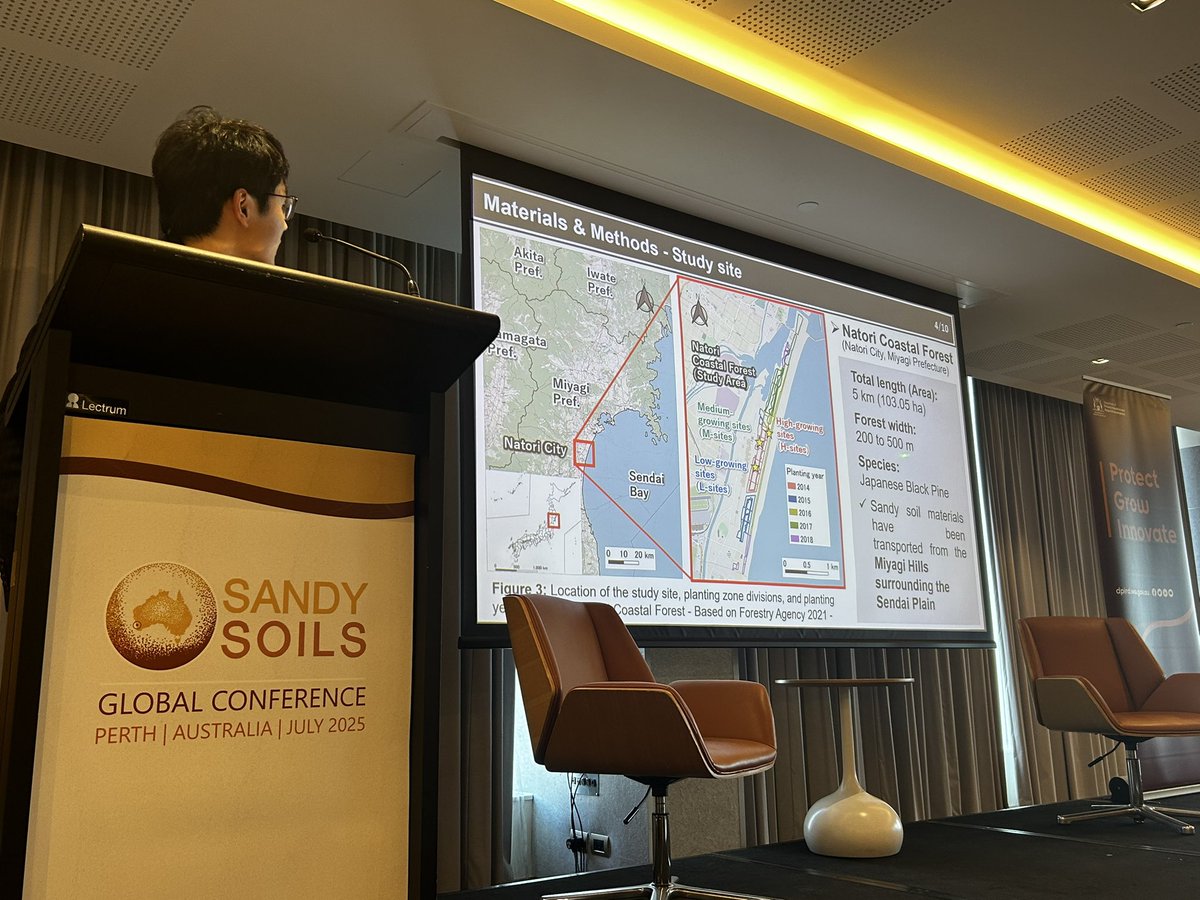 alisonlritchie's tweet image. Sandy soils are global! Our after lunch session covered research in WA, Algeria and Japan. Biocrusts, restoration, rehabilitation, crops that love phosphorus ❤️and native plants that don’t ❌ #GCSS2025