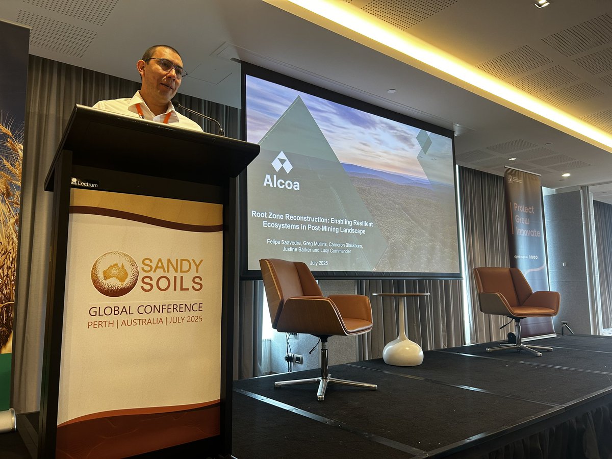 alisonlritchie's tweet image. Sandy soils are global! Our after lunch session covered research in WA, Algeria and Japan. Biocrusts, restoration, rehabilitation, crops that love phosphorus ❤️and native plants that don’t ❌ #GCSS2025