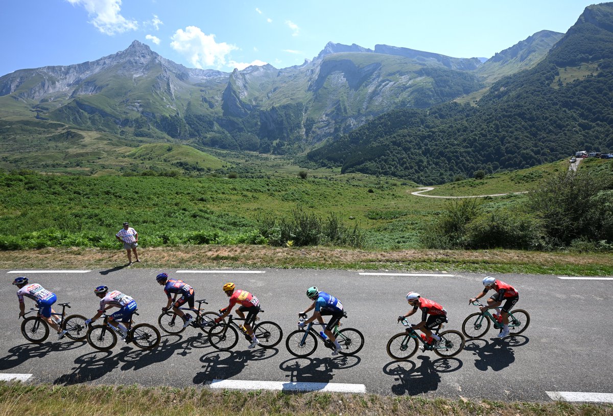 decathlonAG2RLM's tweet image. 🇫🇷@LeTour
La traversée des Pyrénées en 5 activités Strava ➡️
strava.com/clubs/394459/p…
The Pyrenees in 5 Strava activities ➡️
#DECATHLONAG2RLAMONDIALETEAM - © Getty